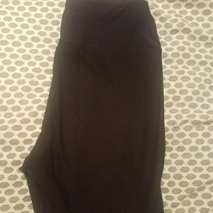 Gently Used Black OS Lularoe Leggings